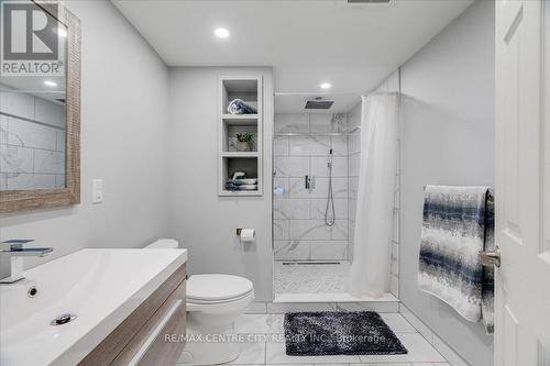 11 Southland Drive, London, ON - Indoor Photo Showing Bathroom