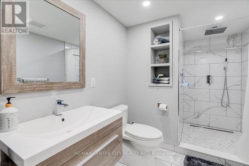 11 Southland Drive, London, ON - Indoor Photo Showing Bathroom