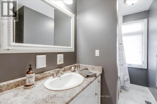 11 Southland Drive, London, ON - Indoor Photo Showing Bathroom