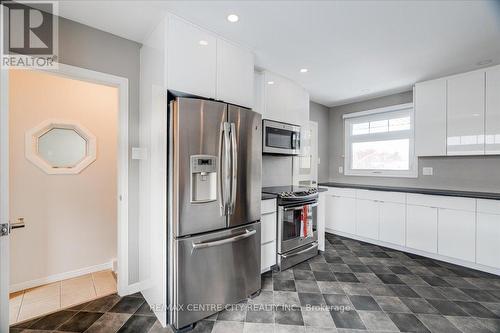 11 Southland Drive, London, ON - Indoor Photo Showing Kitchen