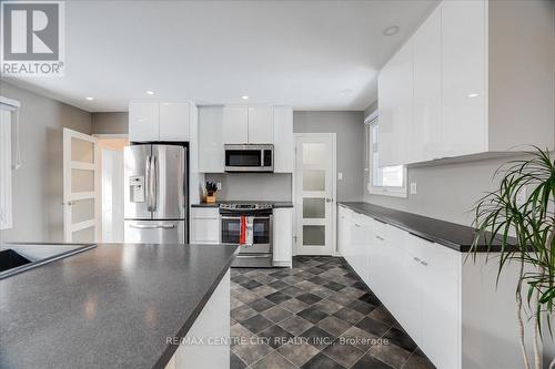 11 Southland Drive, London, ON - Indoor Photo Showing Kitchen