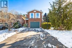 5851 RAYSHAW CRESCENT  Mississauga, ON L5M 2P1