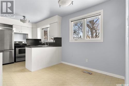 18 Sibbald Crescent, Regina, SK - Indoor Photo Showing Kitchen