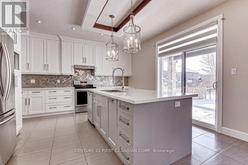 998 Loft Court, London, ON - Indoor Photo Showing Kitchen With Upgraded Kitchen