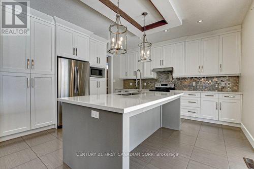 998 Loft Court, London, ON - Indoor Photo Showing Kitchen With Upgraded Kitchen