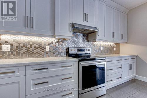 998 Loft Court, London, ON - Indoor Photo Showing Kitchen