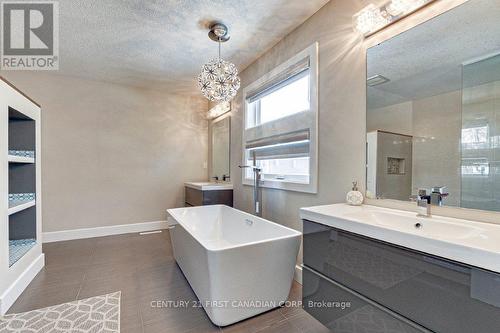 998 Loft Court, London, ON - Indoor Photo Showing Bathroom