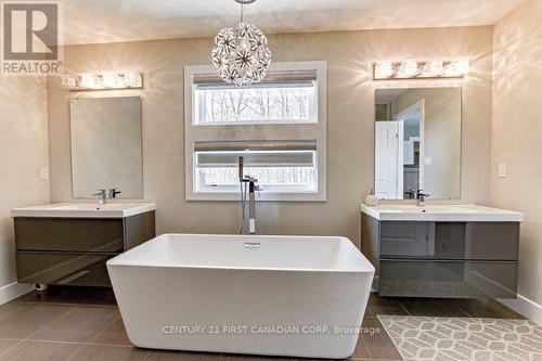 998 Loft Court, London, ON - Indoor Photo Showing Bathroom