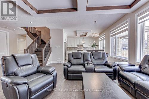 998 Loft Court, London, ON - Indoor Photo Showing Living Room