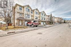 9 Dover Mews SE  Calgary, AB T2B 0P6