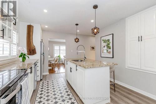 1057 Roosevelt Road, Mississauga, ON - Indoor Photo Showing Kitchen With Upgraded Kitchen