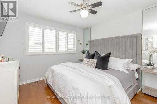 1057 Roosevelt Road, Mississauga, ON - Indoor Photo Showing Bedroom