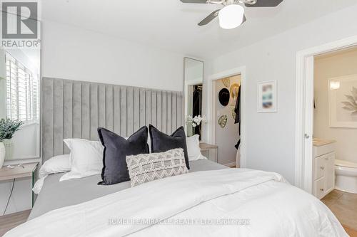 1057 Roosevelt Road, Mississauga, ON - Indoor Photo Showing Bedroom