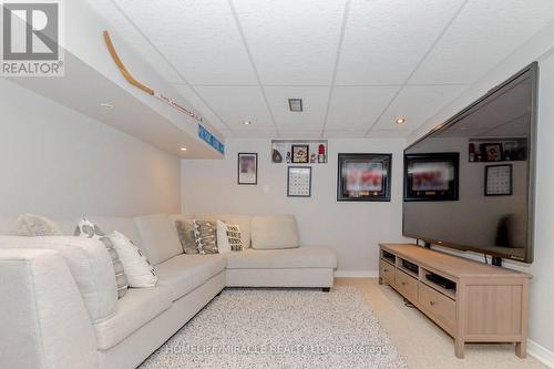 1057 Roosevelt Road, Mississauga, ON - Indoor Photo Showing Living Room