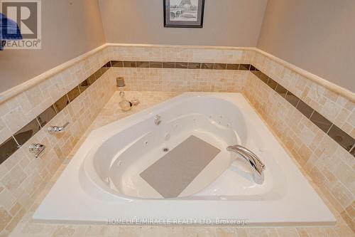 1057 Roosevelt Road, Mississauga, ON - Indoor Photo Showing Bathroom