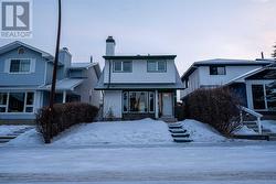 21 Woodglen Crescent SW  Calgary, AB T2W 4L1