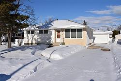 46 Cascade BAY  Winnipeg, MB R2J 1W1