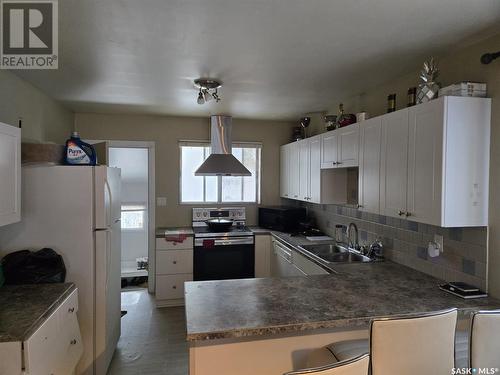 1840 Quebec Street, Regina, SK - Indoor Photo Showing Kitchen With Double Sink