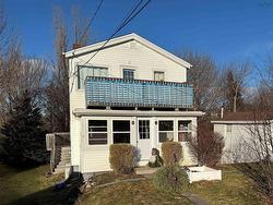 6 Cedar Street  Bedford, NS B4A 2R7