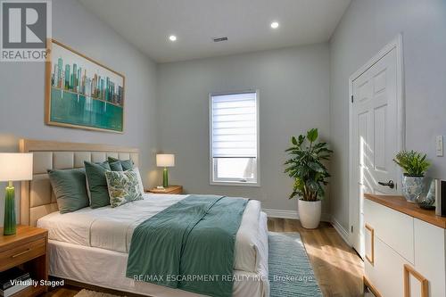 195 Picton Street E, Hamilton, ON - Indoor Photo Showing Bedroom