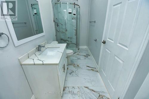 195 Picton Street E, Hamilton, ON - Indoor Photo Showing Bathroom