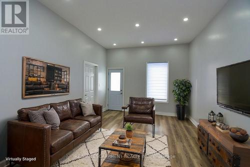 195 Picton Street E, Hamilton, ON - Indoor Photo Showing Living Room