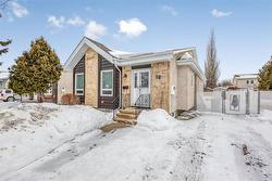 18 Greenford AVE  Winnipeg, MB R2M 2T3