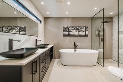 Salle de bains attenante à la CCP - 