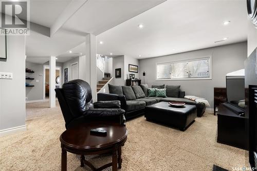 167 Dunsmore Drive, Regina, SK - Indoor Photo Showing Living Room