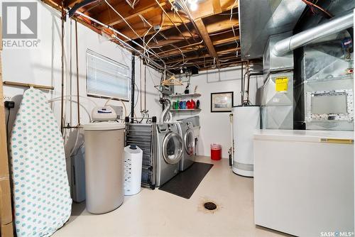 167 Dunsmore Drive, Regina, SK - Indoor Photo Showing Laundry Room