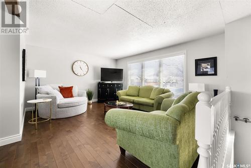 167 Dunsmore Drive, Regina, SK - Indoor Photo Showing Living Room