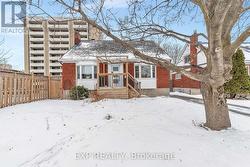 512 HARTLEIGH AVENUE  Ottawa, ON K2B 5J6