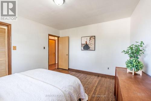 9 Laurier Avenue, Hamilton, ON - Indoor Photo Showing Bedroom