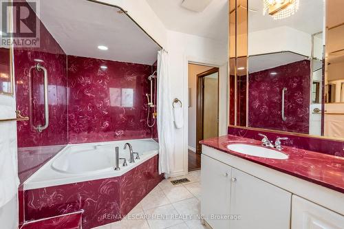 9 Laurier Avenue, Hamilton, ON - Indoor Photo Showing Bathroom