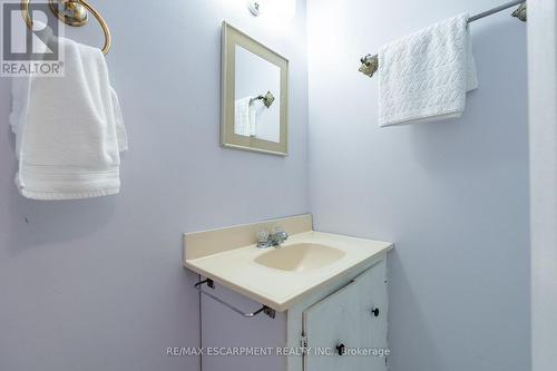 9 Laurier Avenue, Hamilton, ON - Indoor Photo Showing Bathroom