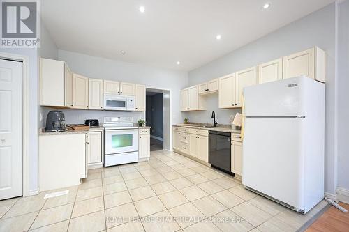 200 Kensington Avenue N, Hamilton, ON - Indoor Photo Showing Kitchen