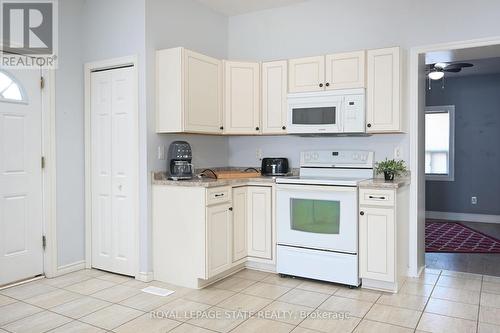 200 Kensington Avenue N, Hamilton, ON - Indoor Photo Showing Kitchen