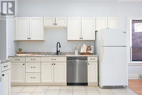 200 Kensington Avenue N, Hamilton, ON - Indoor Photo Showing Kitchen