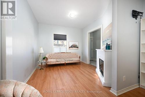 200 Kensington Avenue N, Hamilton, ON - Indoor Photo Showing Bedroom