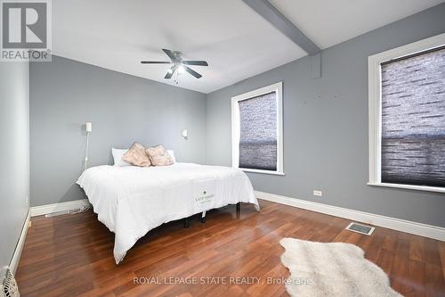 200 Kensington Avenue N, Hamilton, ON - Indoor Photo Showing Bedroom