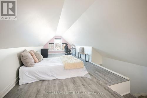 200 Kensington Avenue N, Hamilton, ON - Indoor Photo Showing Bedroom