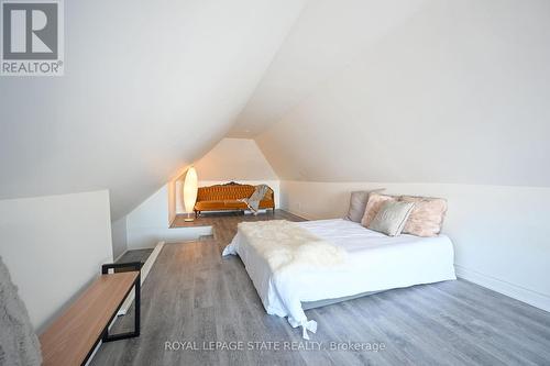 200 Kensington Avenue N, Hamilton, ON - Indoor Photo Showing Bedroom