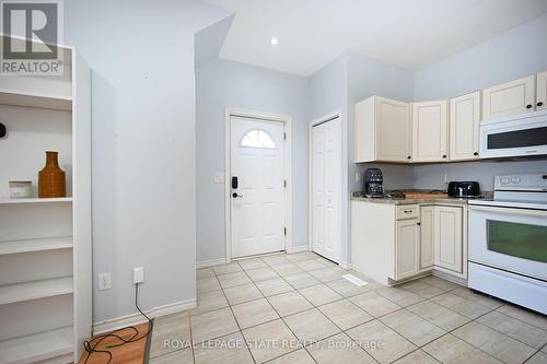 200 Kensington Avenue N, Hamilton, ON - Indoor Photo Showing Kitchen