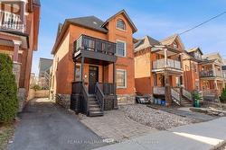 128 FLORA STREET  Ottawa, ON K1R 5R5