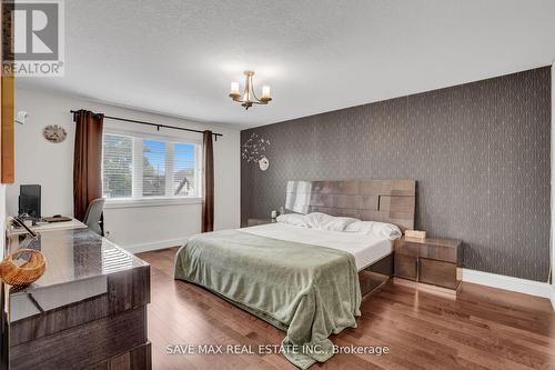 17 Lagoon Avenue, Hamilton, ON - Indoor Photo Showing Bedroom