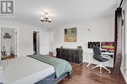 17 Lagoon Avenue, Hamilton, ON - Indoor Photo Showing Bedroom