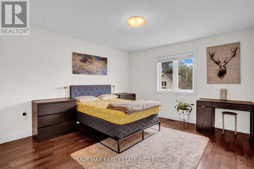 17 Lagoon Avenue, Hamilton, ON - Indoor Photo Showing Bedroom