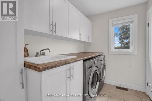 17 Lagoon Avenue, Hamilton, ON - Indoor Photo Showing Laundry Room