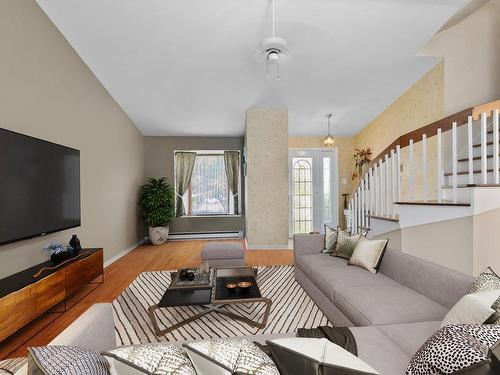 Salon - 948 Rue De Rouen, Repentigny (Repentigny), QC - Indoor Photo Showing Living Room