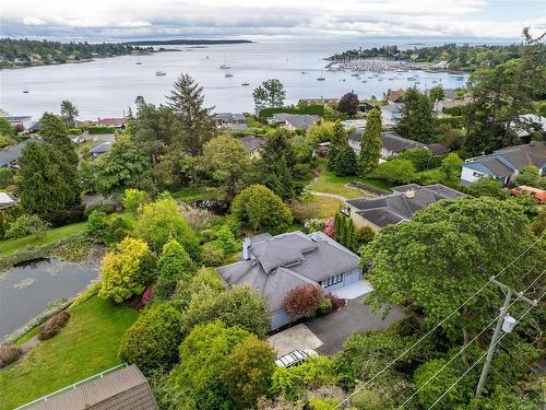 3751 Cadboro Bay Rd, Saanich, BC 